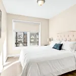 Modern 4Br Ottawa Townhouse Free Parking