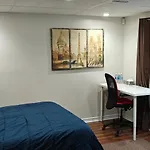 A Private Studio Hideaway With Free Parking Minutes From The Airport