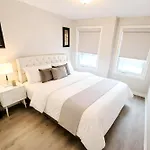 Modern 4Br Ottawa Townhouse Free Parking