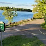 Modern 2 Bedroom Unit - River Walk