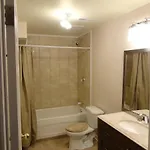 A Private Studio Hideaway With Free Parking Minutes From The Airport