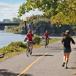 Cozy Family Home By Ottawa River Pathway With Bikes!