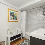 Stylish 2Br Apt With Private Yard