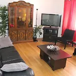 Adib Apartments - 840 Woodroffe Ave, Unit 1