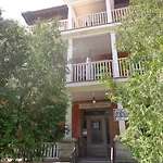 Adib Apartments - 362 Friel St, Unit 1