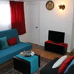 Adib Apartments - 150 Young St, Unit 4