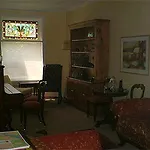 Australis Guest House