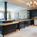 Jstlikehome - Luxury Mansion & Guesthouse