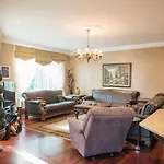 Jstlikehome - Luxury Mansion & Guesthouse