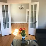 Bright Clean Private In The Heart Of Downtown! Parking Wi-Fi Smart Tv Included