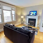 Apartment Bright Clean Private In The Heart Of Downtown! Parking Wi-fi Smart Tv Included