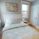 Bright Clean Private In The Heart Of Downtown! Parking Wi-fi Smart Tv Included * Ottawa