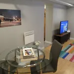 Fantastic And Modern Downtown 1-bed Basement Apt., Parking Wi-fi And Netflix Included Apartment