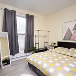 Cozy Studio - 378 Dalhousie Street