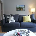 Beautiful, Clean, Quiet 2 Br-In Downtown Ottawa. Parking, Wifi And Netflix Included