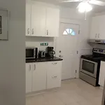 Beautiful, Clean, Quiet 2 Br-in Downtown Ottawa. Parking, Wifi And Netflix Included * Ottawa