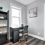 Modern/Stylish 2Br - Free Parking - Near Downtown!