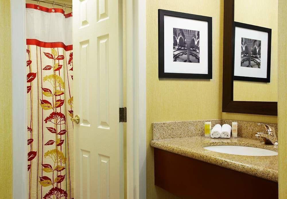 Courtyard By Marriott Downtown Ottawa