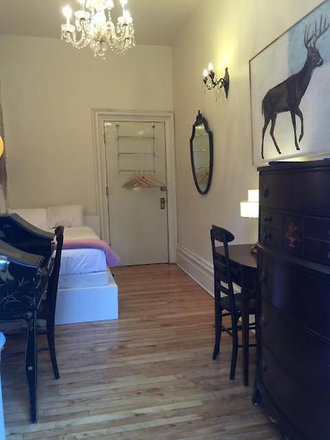 Gold Door 2* Ottawa