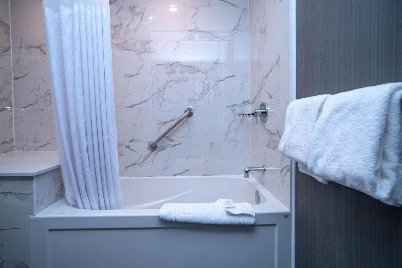 Sandman Signature Airport Hotel Ottawa