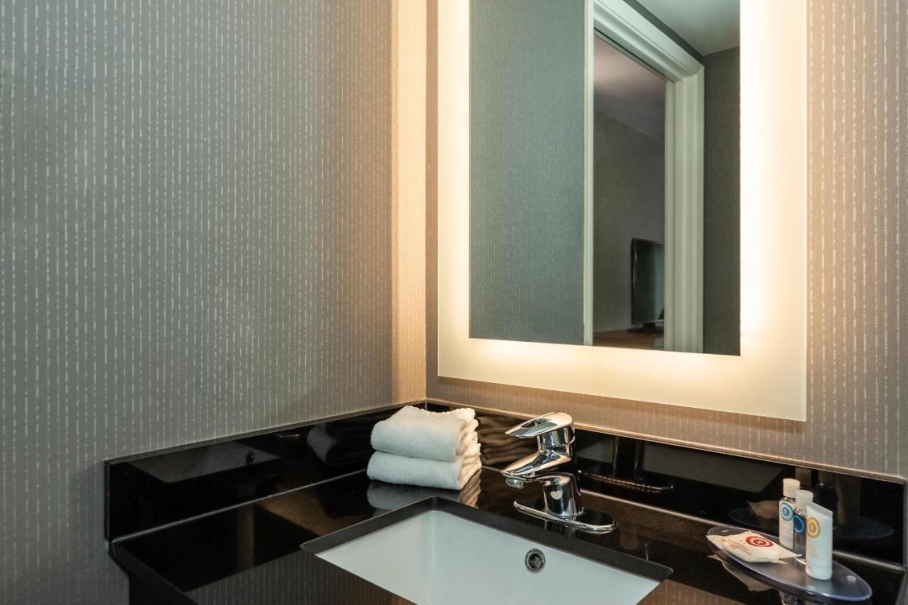 Comfort Kanata West Inn 4*