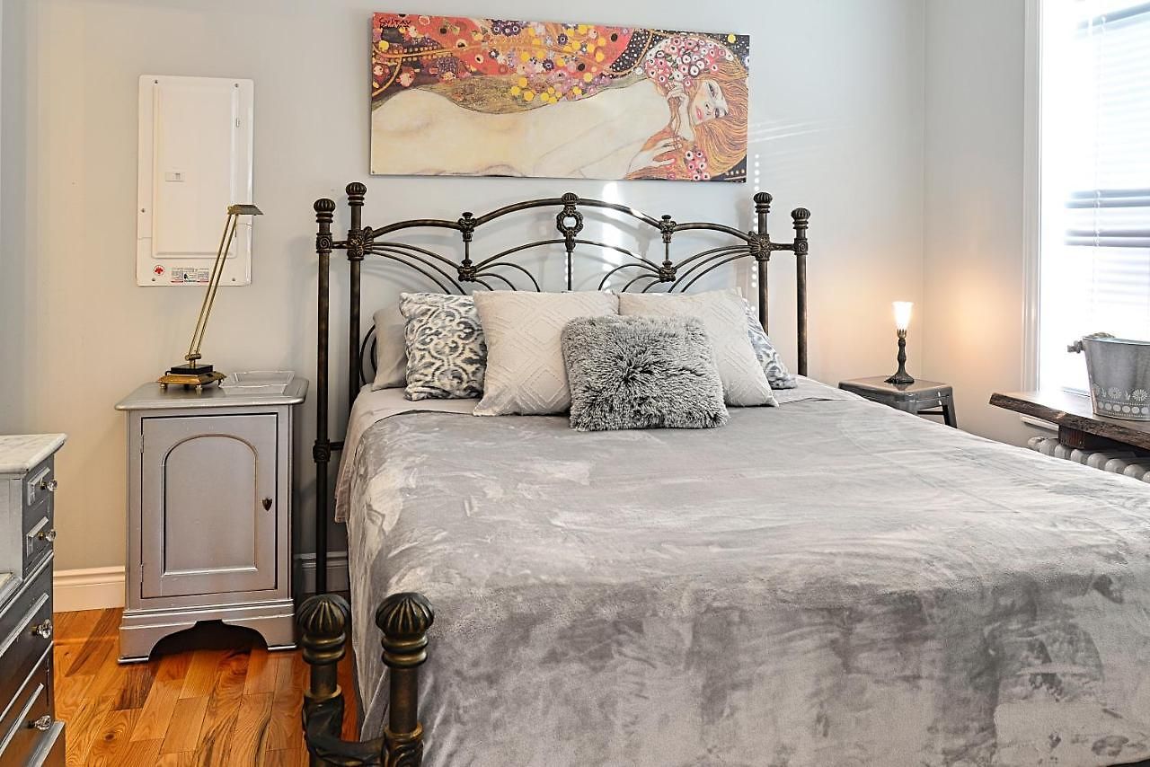 Downtown Executive Retreat With Private Balcony Near Bank Street - Sleep Max 2 Ottawa