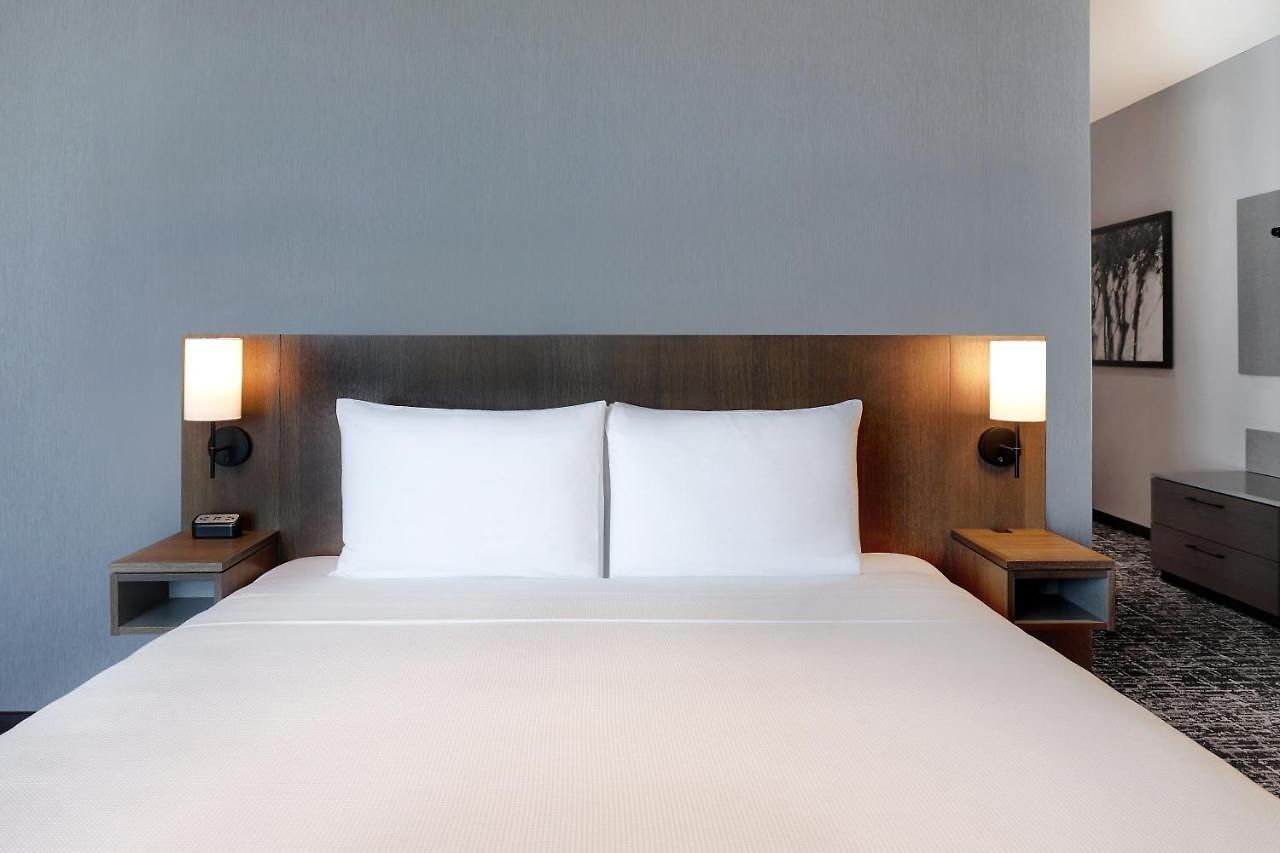 Hyatt Place West 3*