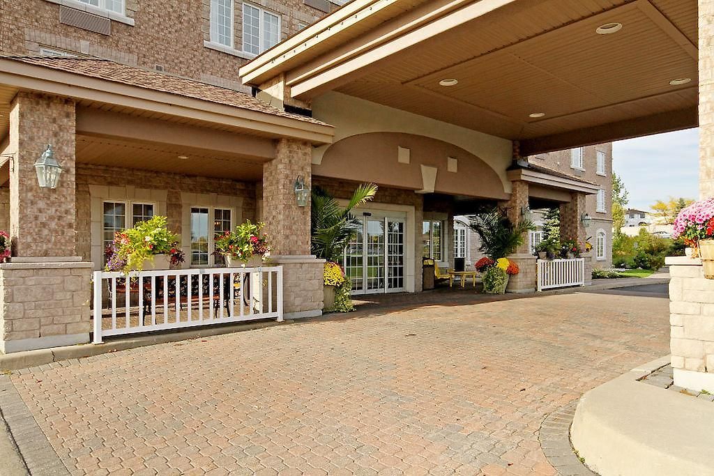 Fairfield & By Marriott Kanata Hotel 3*
