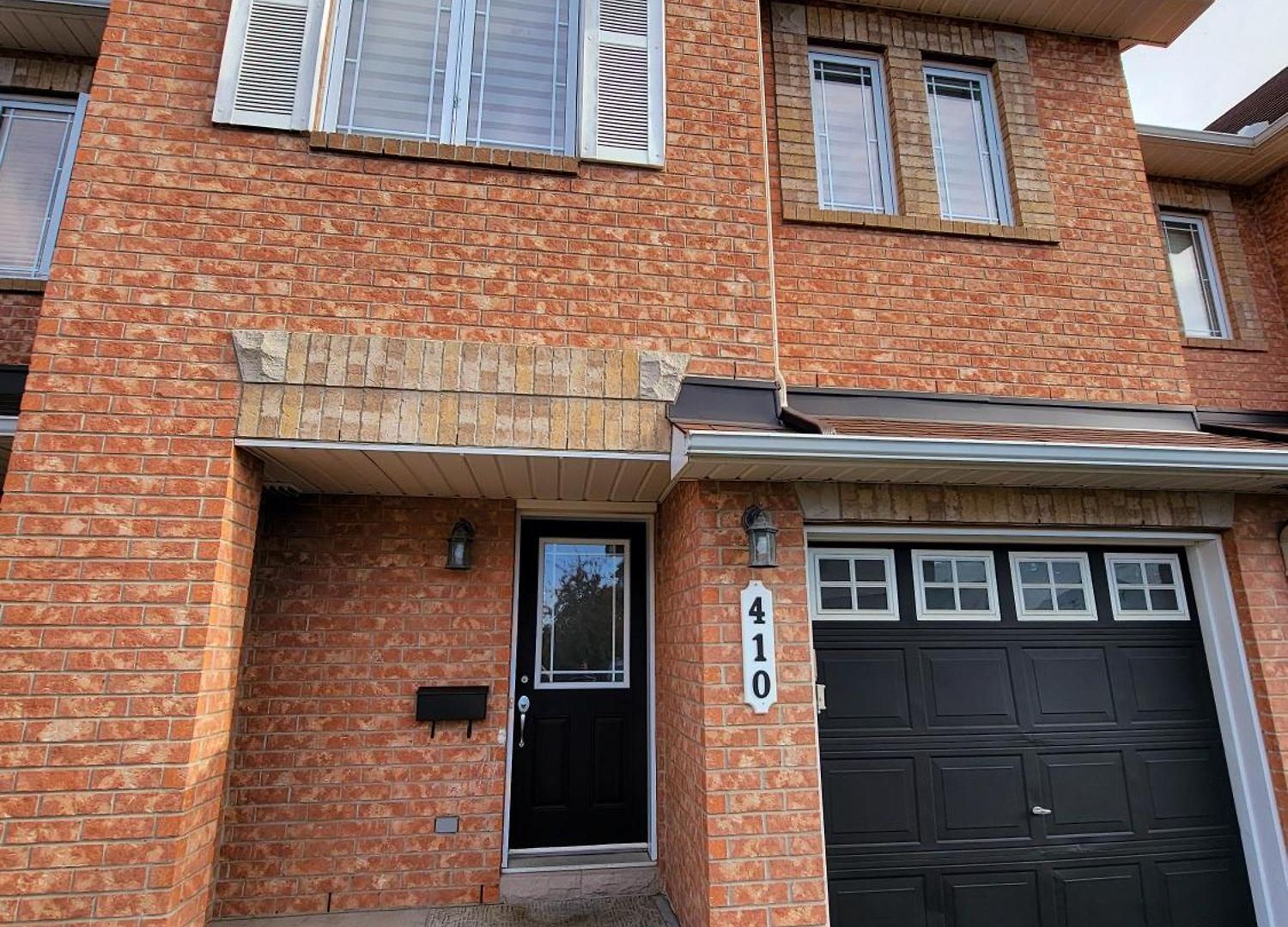 Cozy 3 Bedroom Town House 20 Min From Down Town And Airport * Ottawa