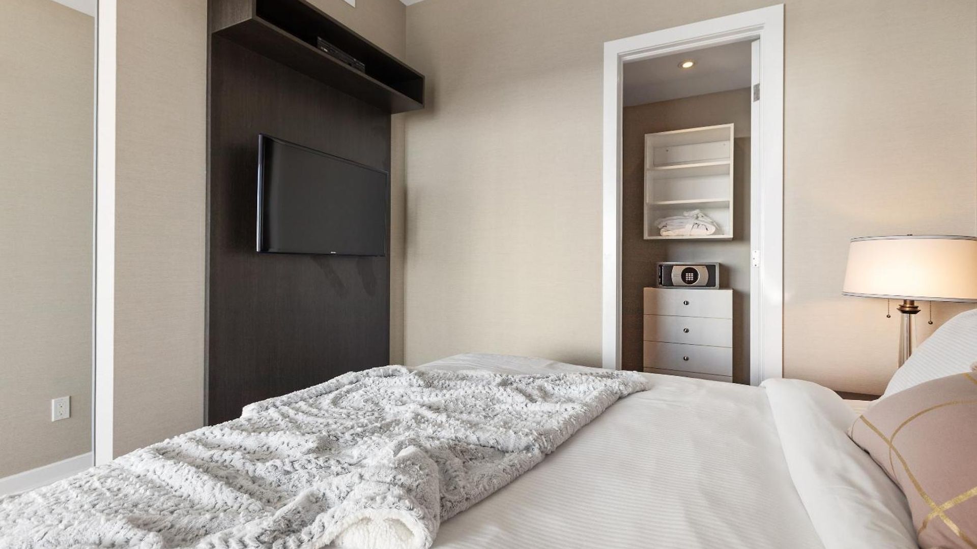 Soho Residences Lisgar 4*