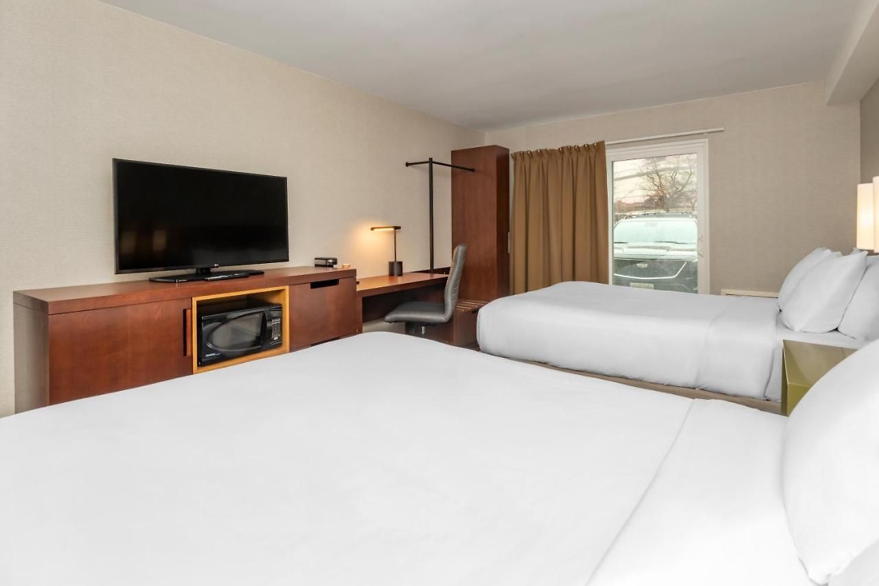 Comfort East Inn 4*