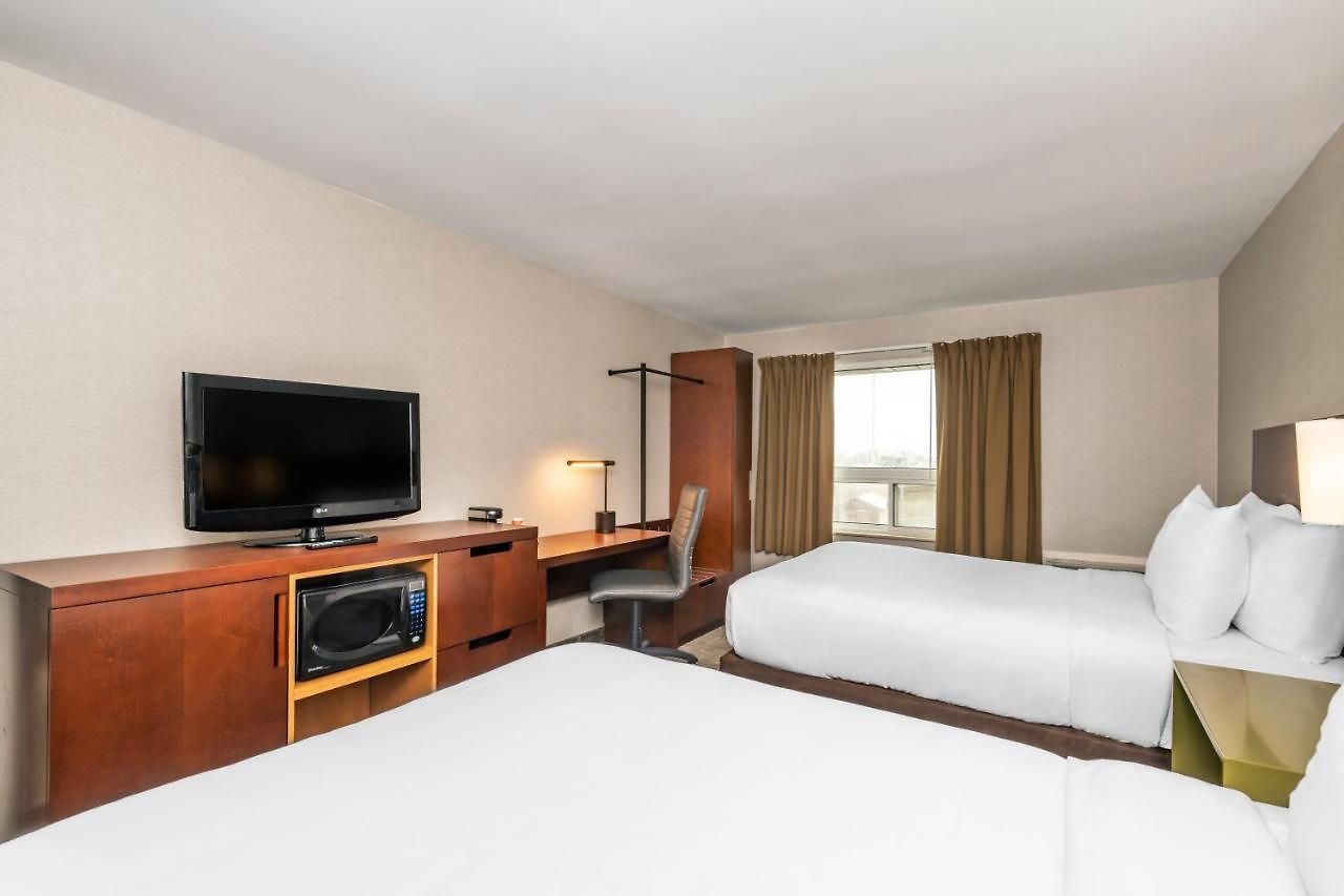 Comfort East Inn 4*