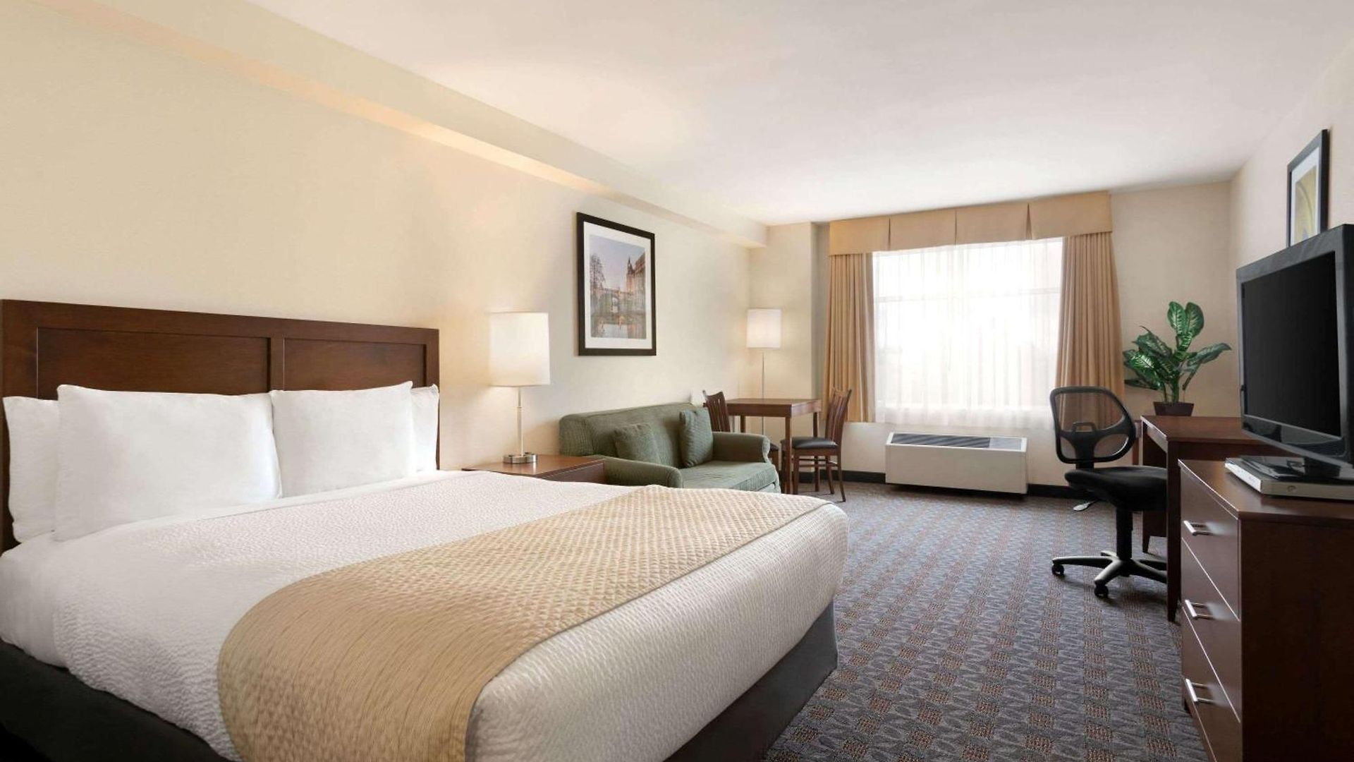 Days By Wyndham Airport Hotel 3*