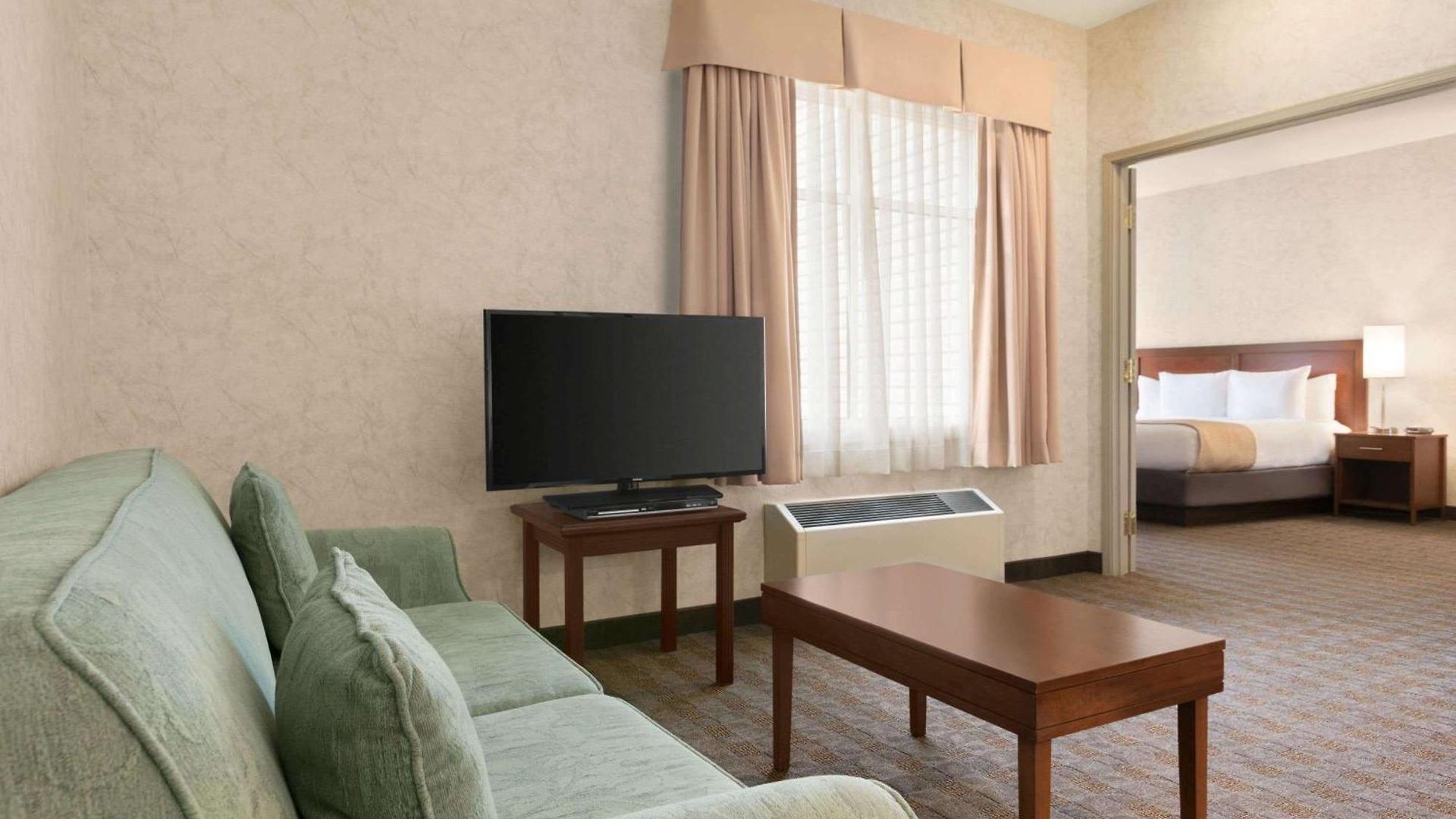 Days By Wyndham Airport Ottawa