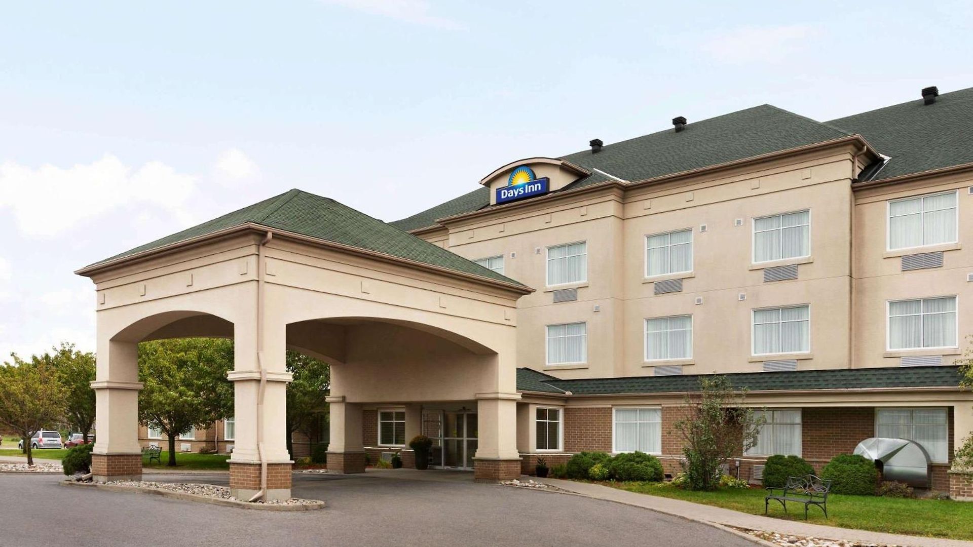 Days By Wyndham Airport Hotel Ottawa