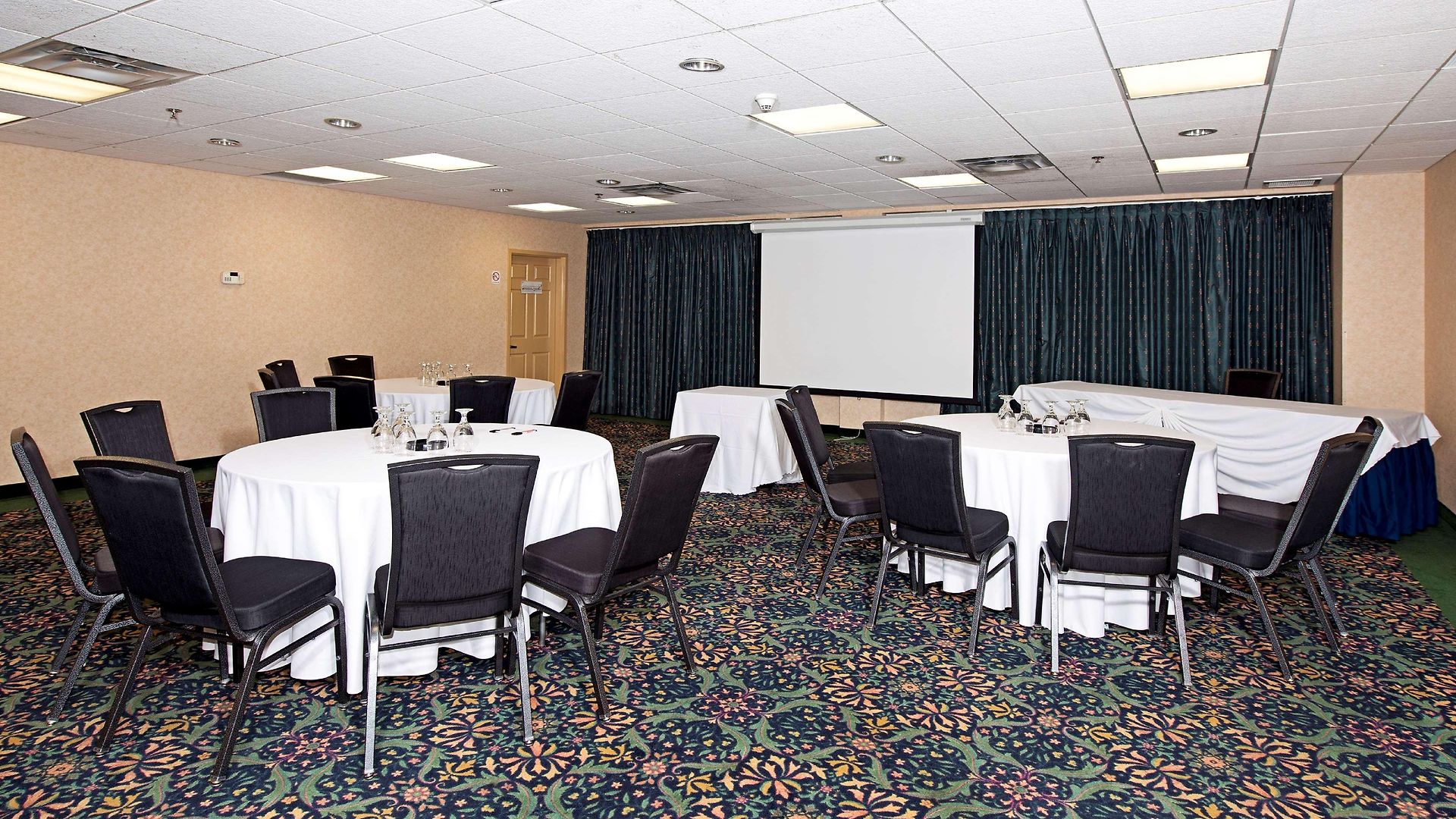 Hotel Hampton By Hilton 3*