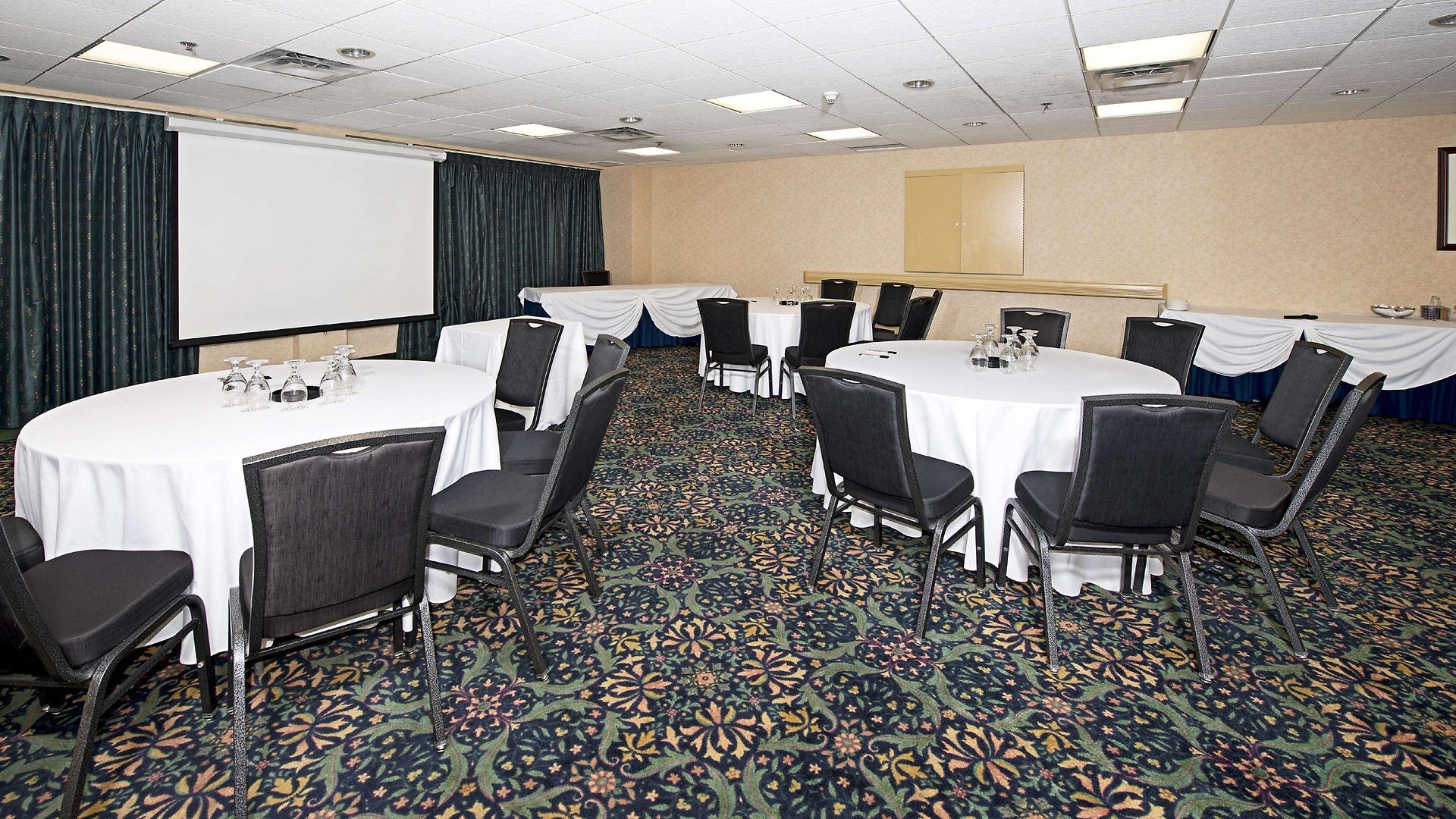 Hotel Hampton By Hilton 3*