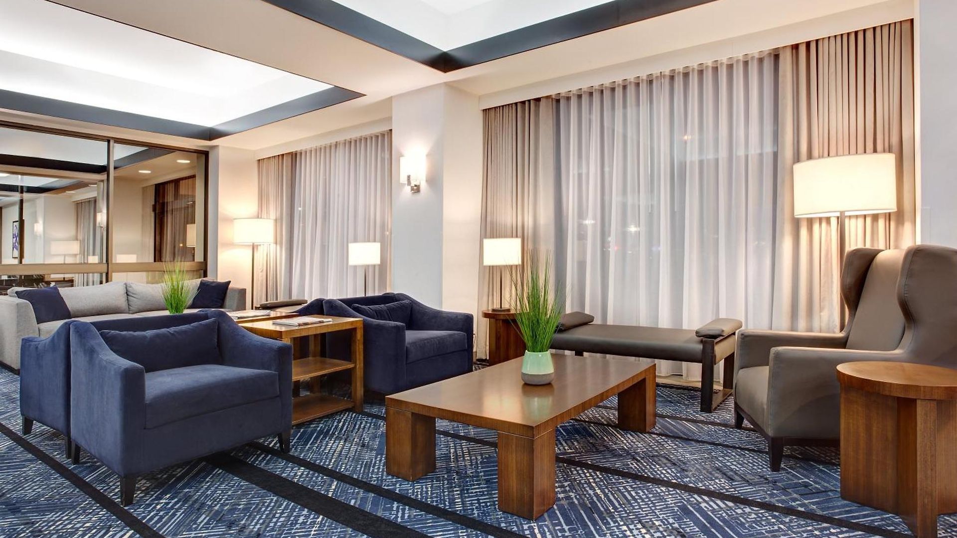 Hotel East By Ihg Ottawa