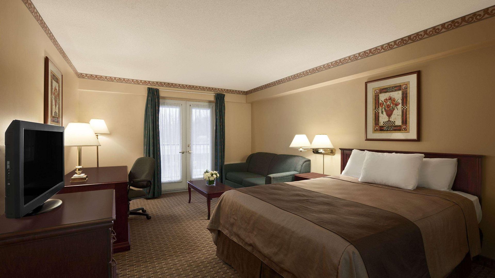 Travelodge By Wyndham West Ottawa