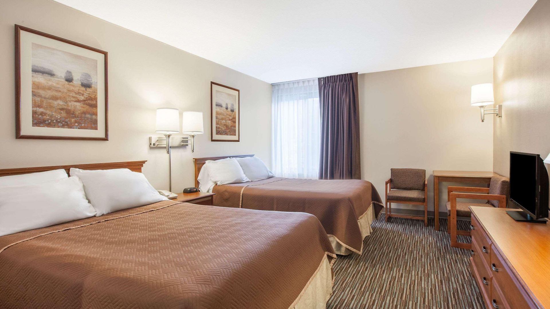 Travelodge By Wyndham West Hotel