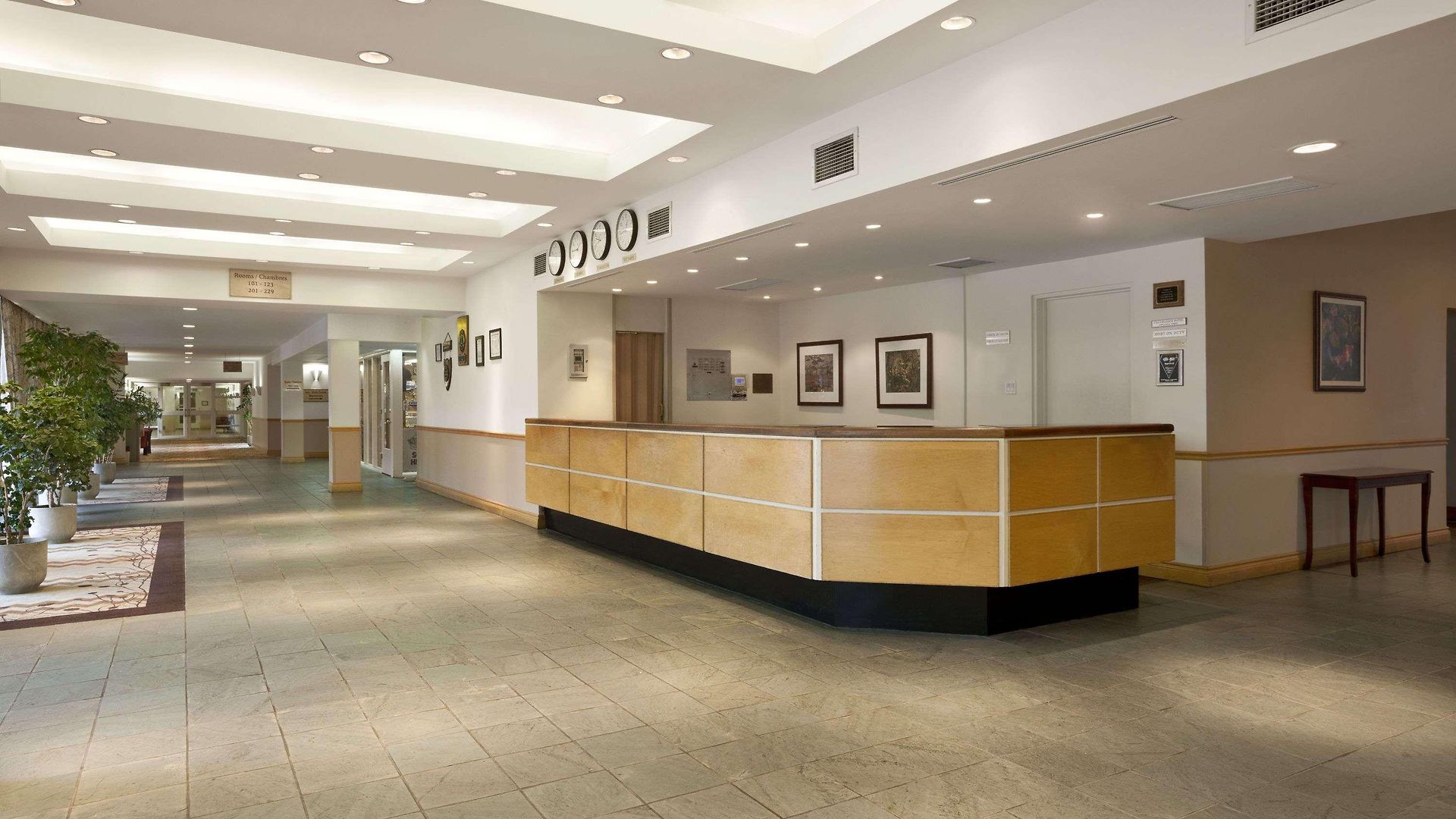 Travelodge By Wyndham West