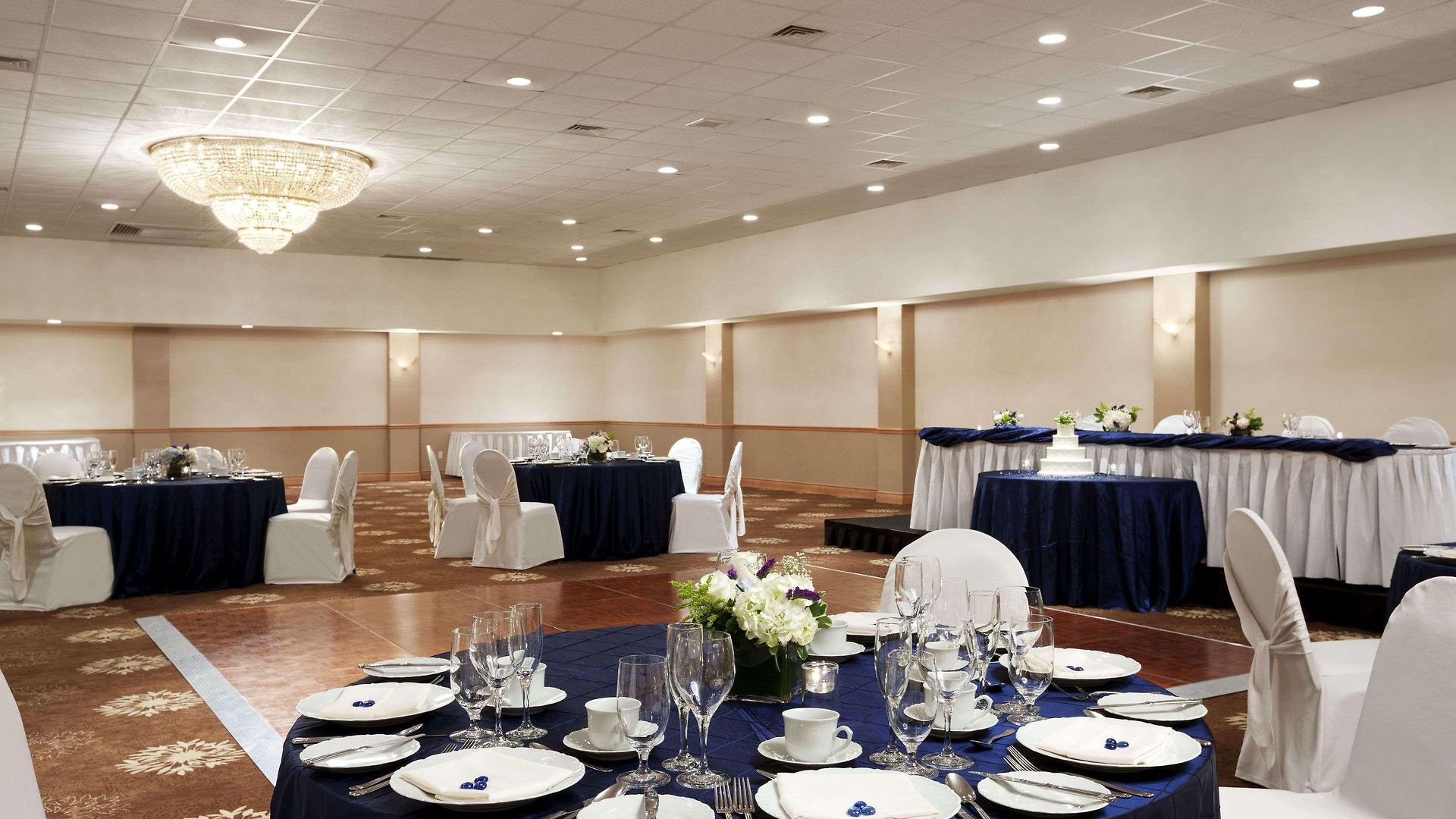 Travelodge By Wyndham West Hotel Ottawa