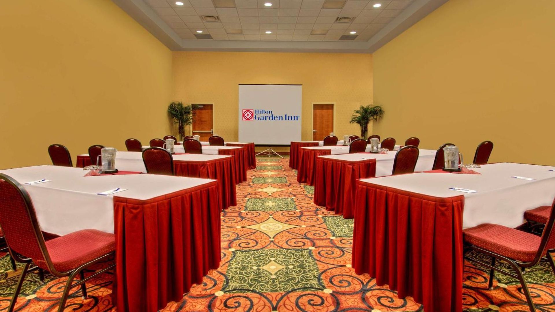 Hilton Garden Airport Hotel 3*