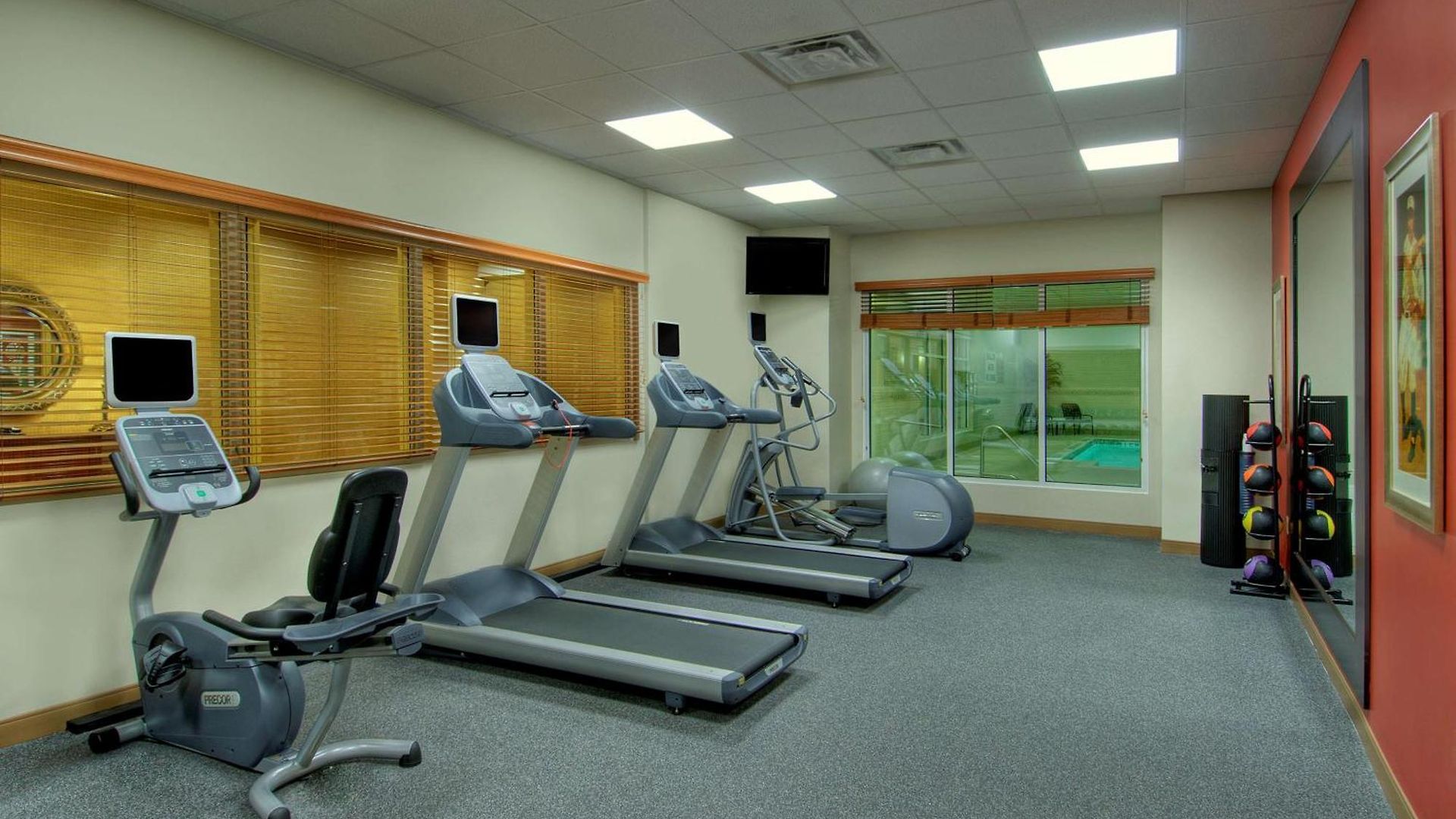 Hilton Garden Airport Hotel 3*