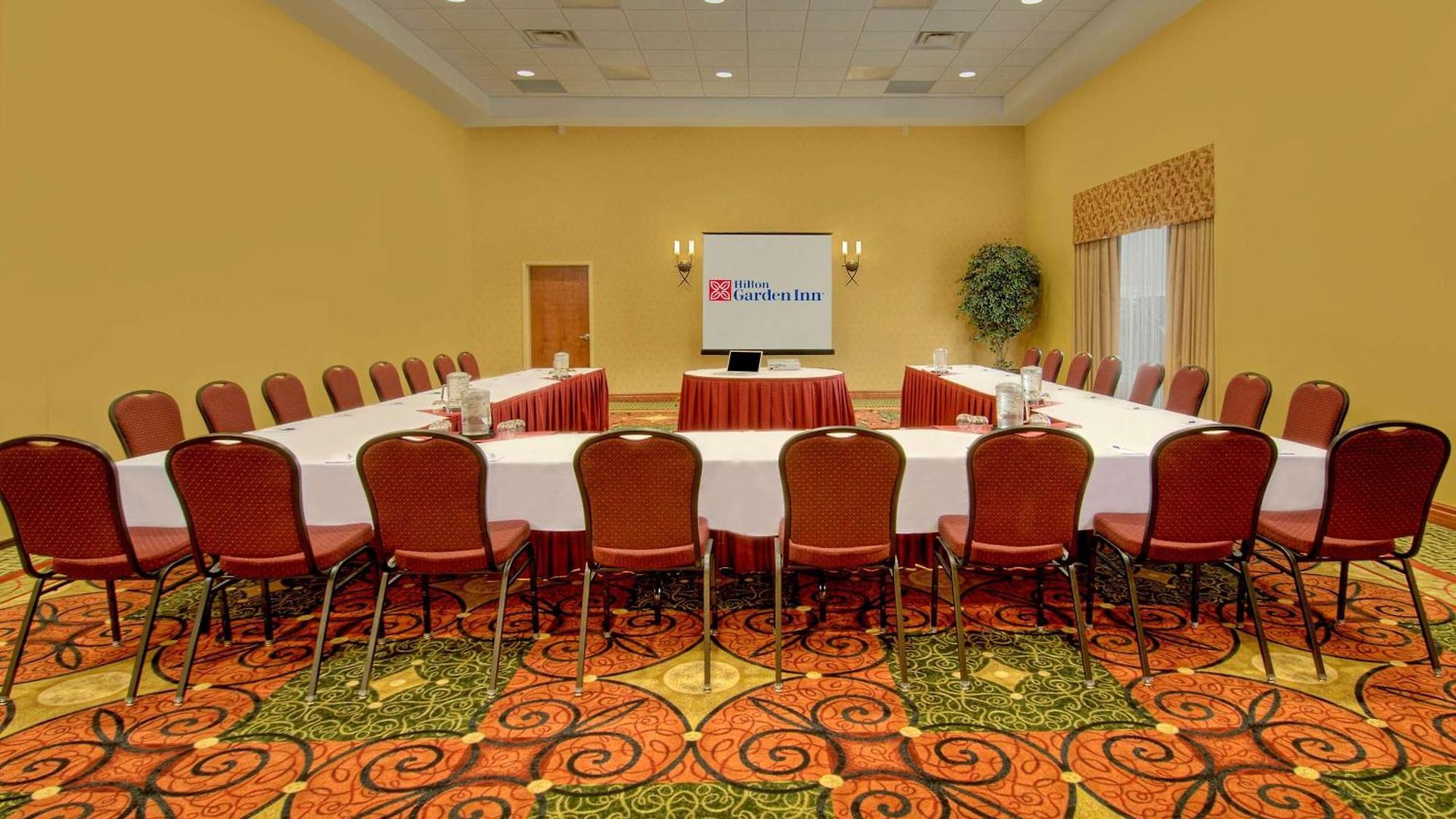 Hotel Hilton Garden Airport 3*