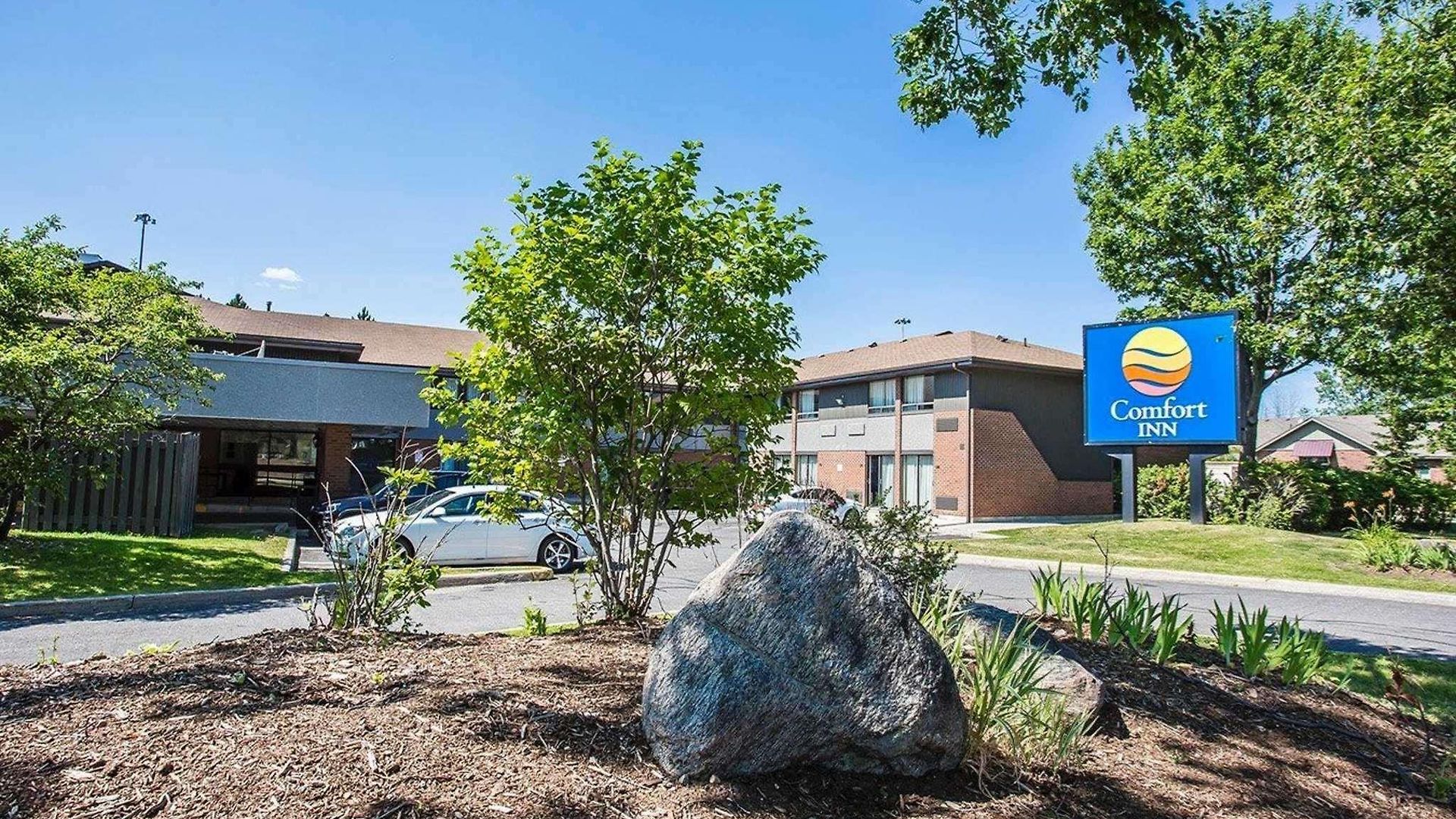 Comfort Kanata West Inn 4*