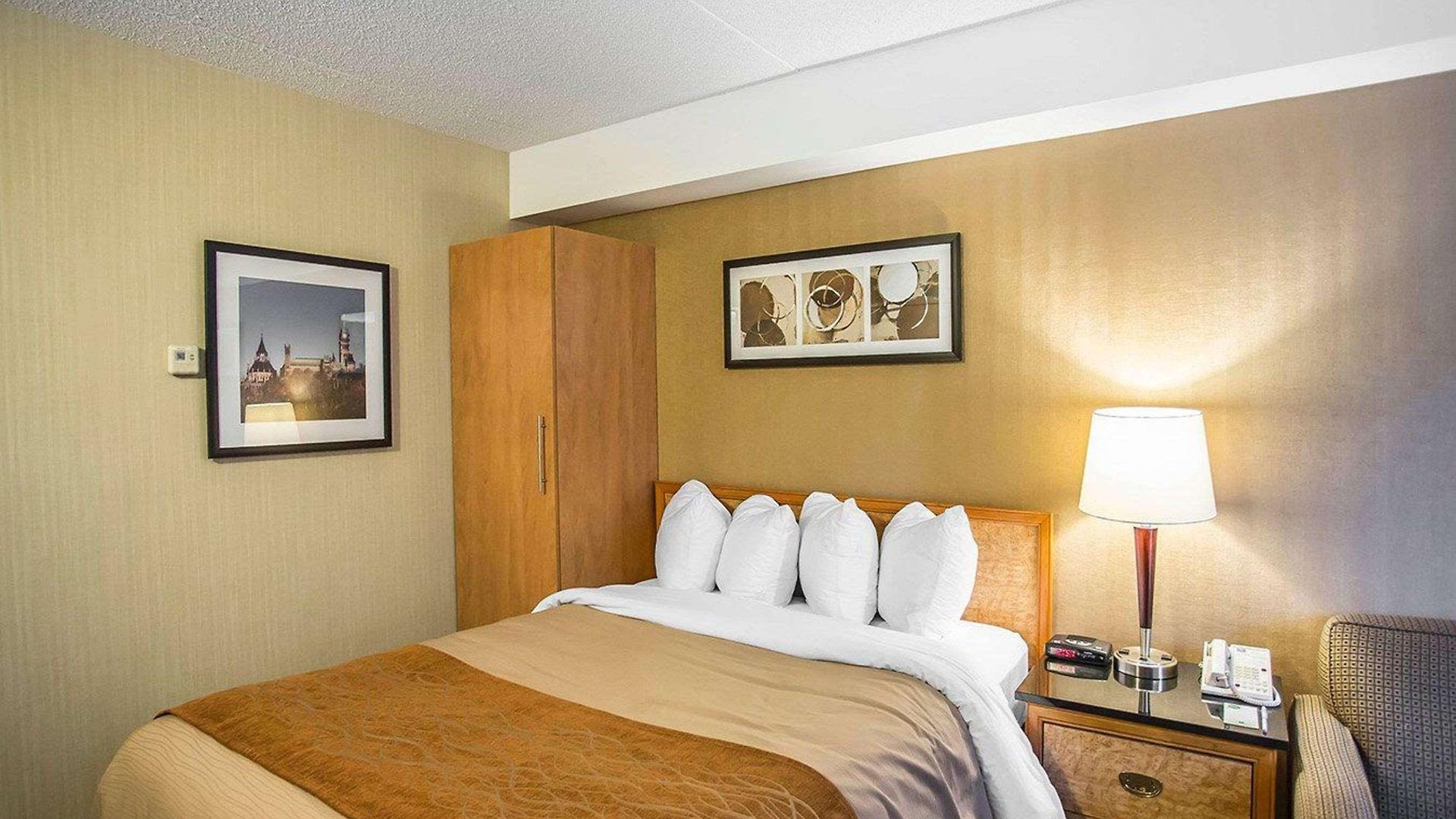 Comfort Kanata West Inn 4*