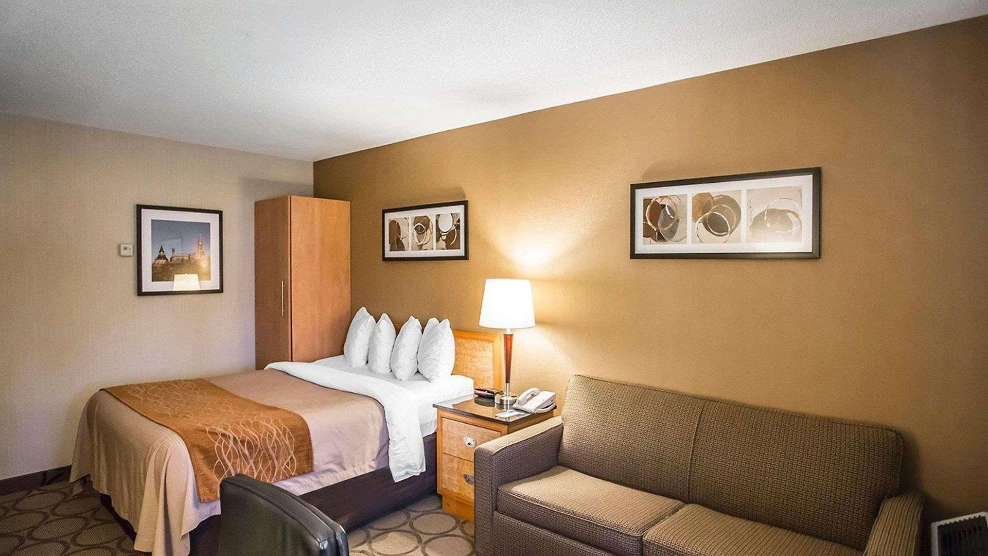 Comfort Kanata West Inn 4*