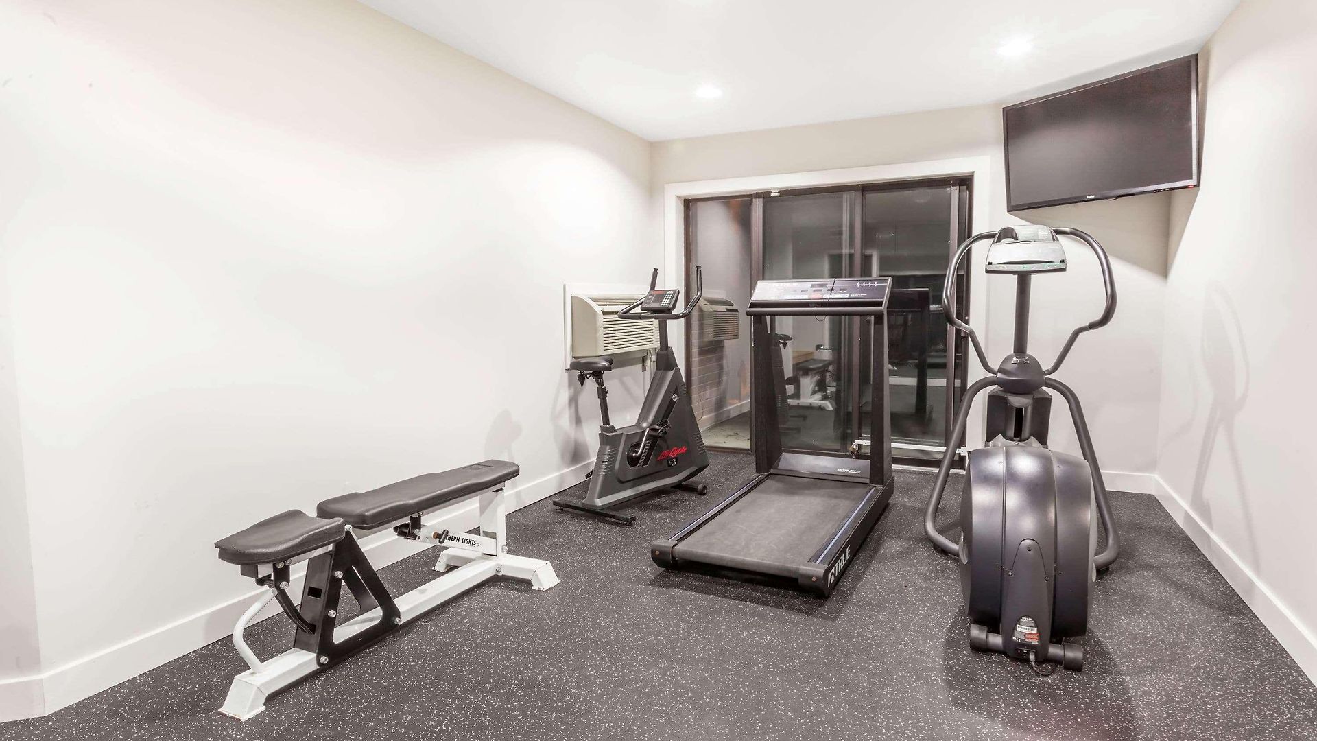 Ramada By Wyndham On The Rideau Hotel 3*