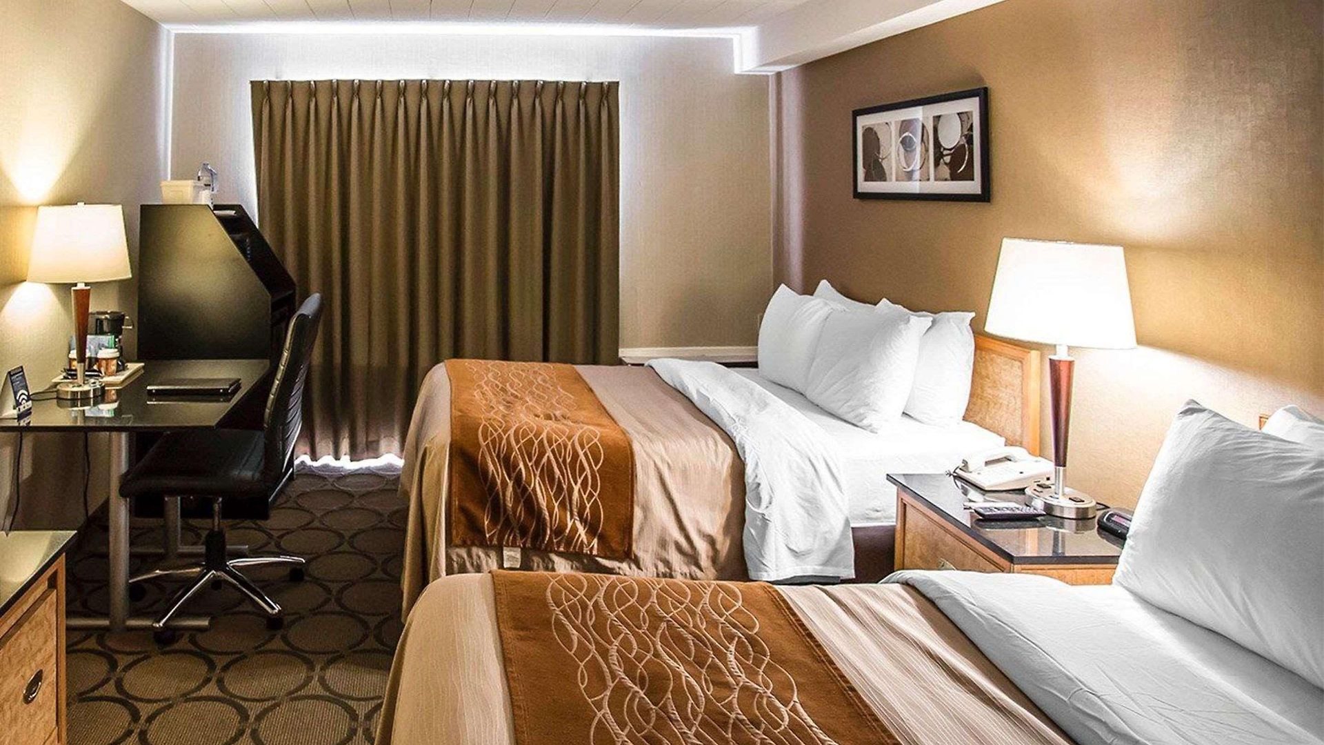 Comfort East Inn 4*